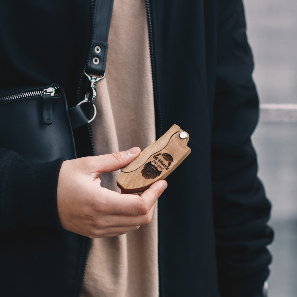 men's gifted comb