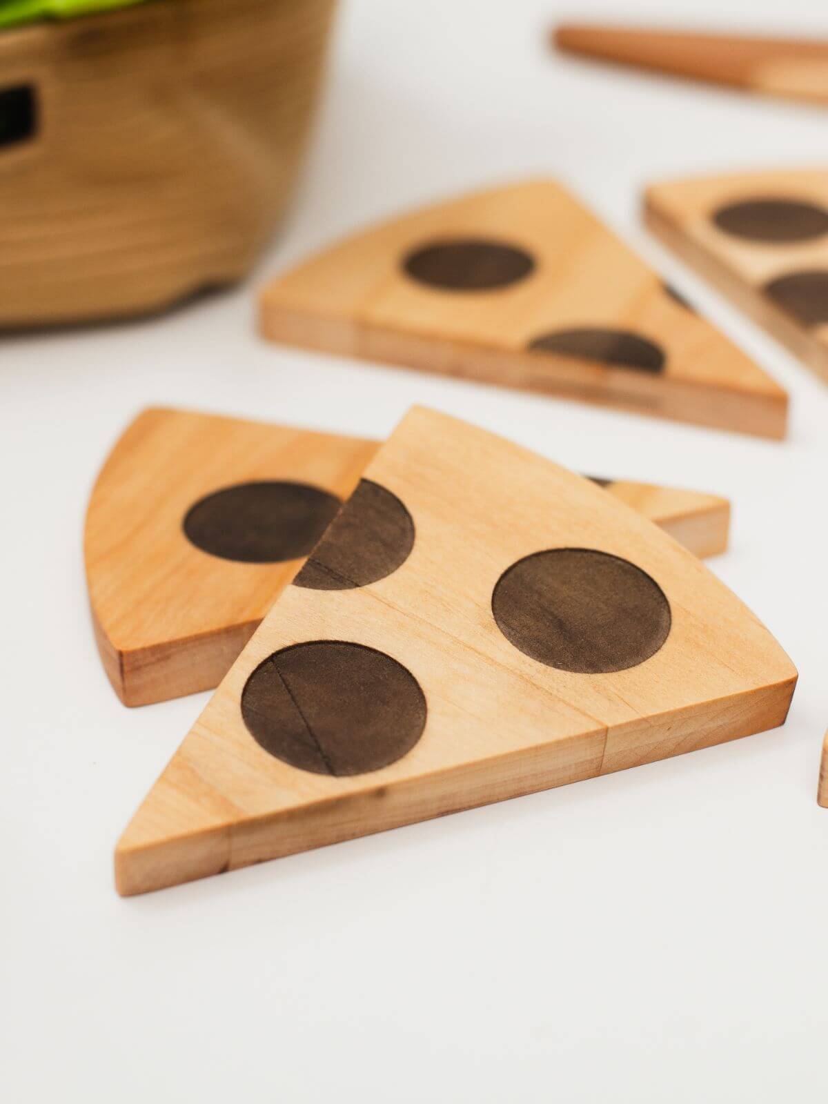 wooden toy pizza