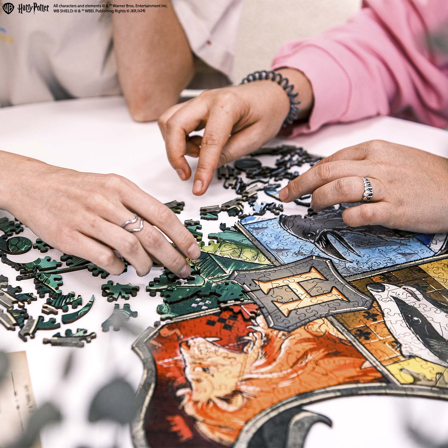 Wooden jigsaw puzzle Harry Potter Hogwarts™ Crest