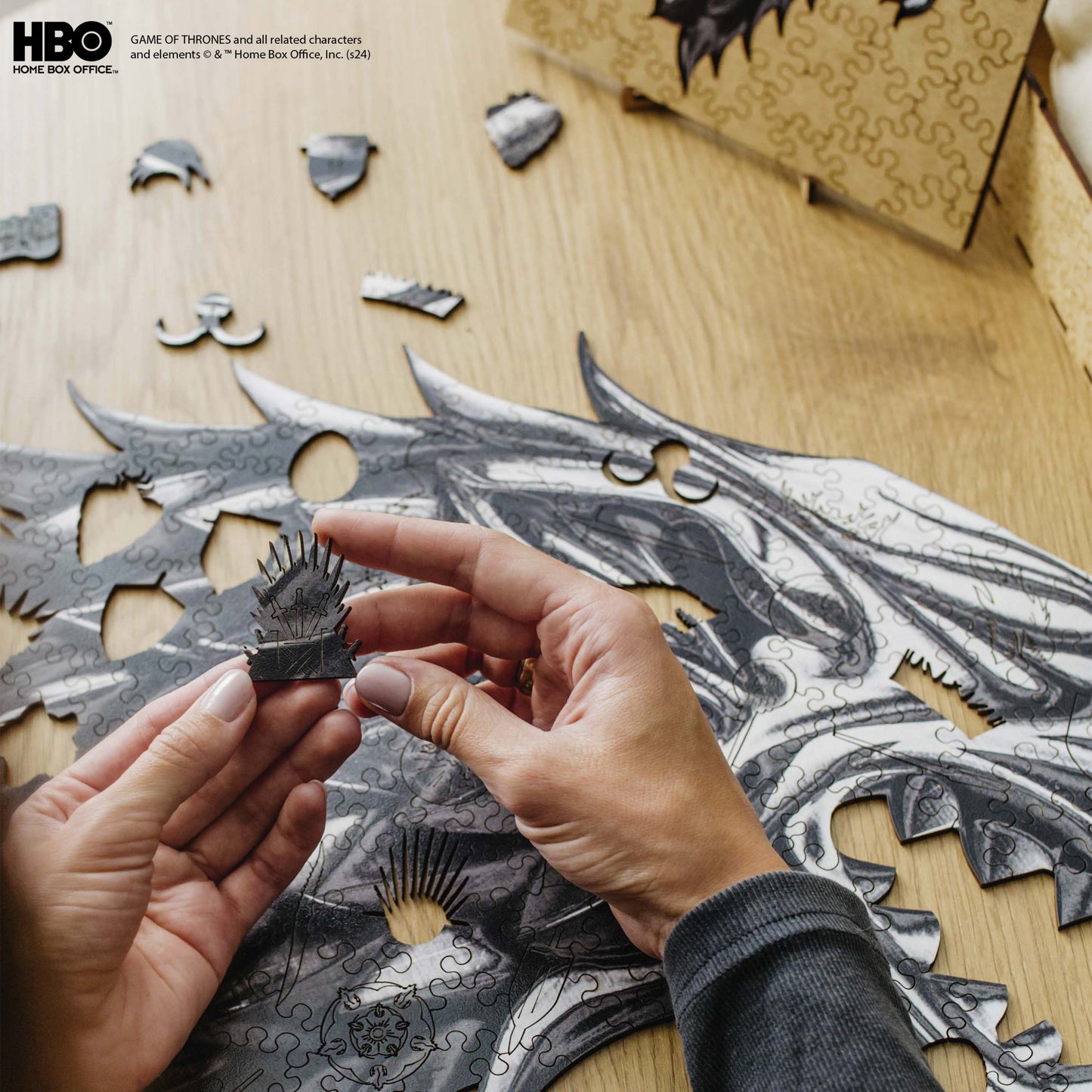 Wooden jigsaw puzzle Game of Thrones™ Metallic Sigils Stark