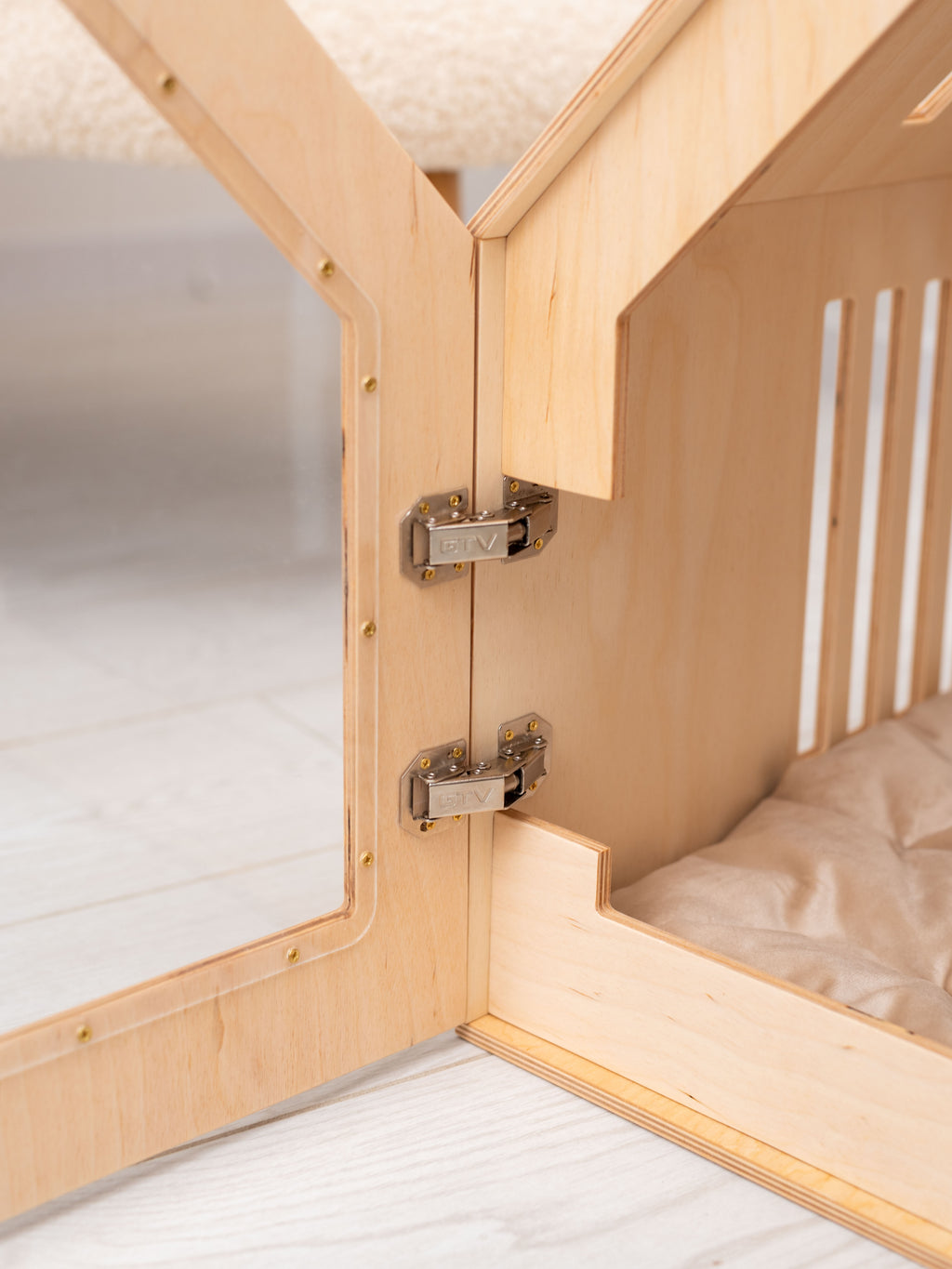 Pets house with door