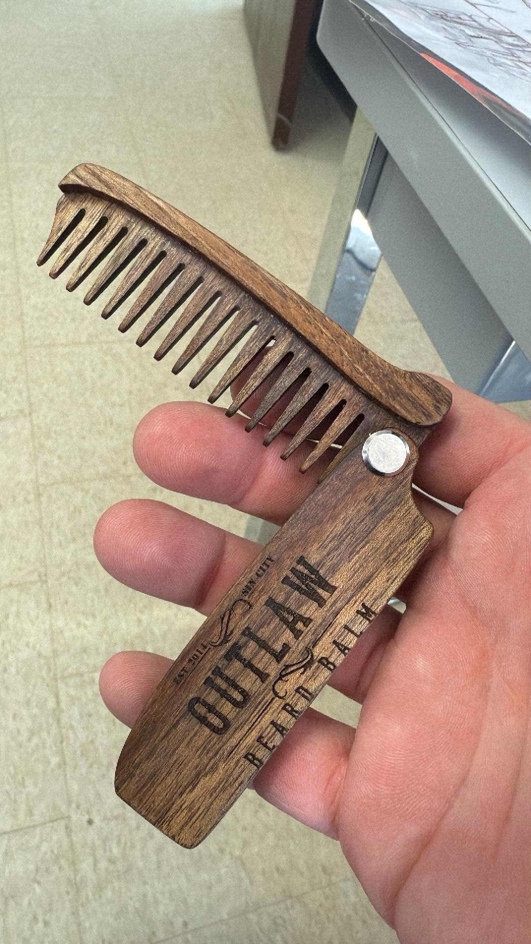 Straight combs walnut Outlaw Beard Co.