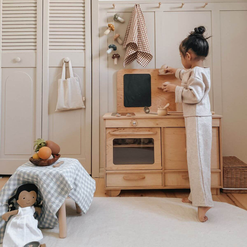 girls kitchen