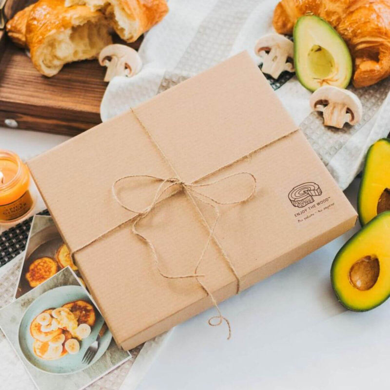 Дерев'яна книга рецептів – видання з тістечками