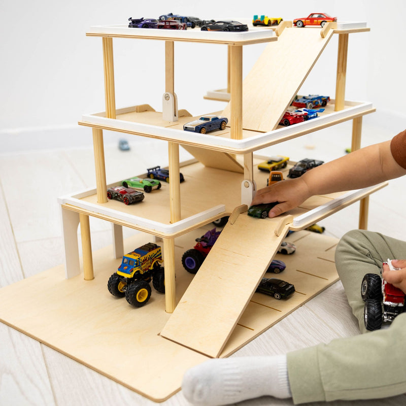 Іграшковий гараж з ліфтом