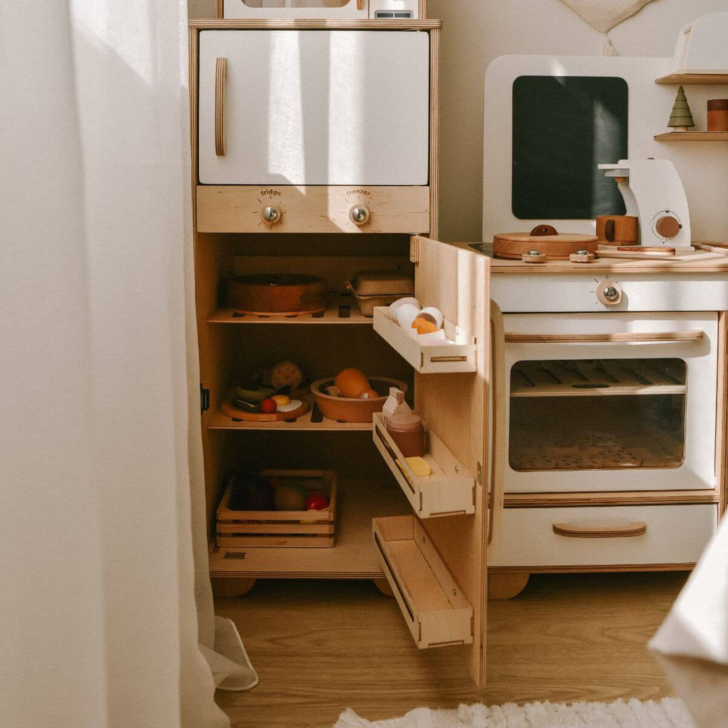 kids play fridge