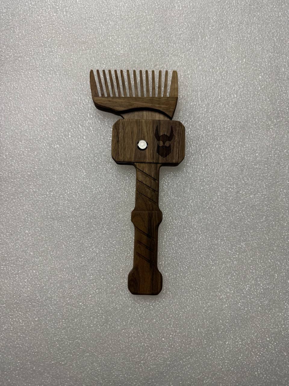 Гребінець з горіхового дерева Hammer