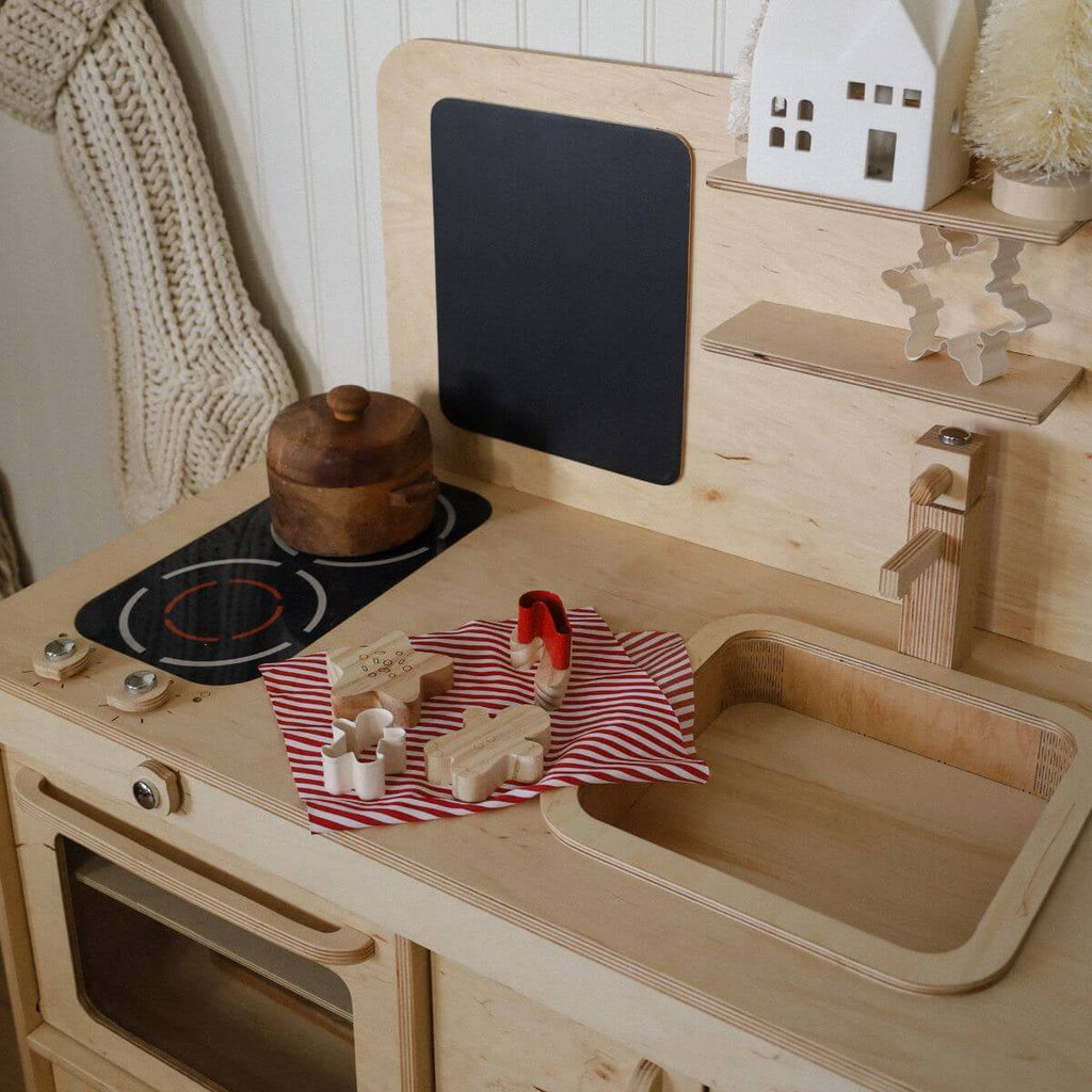 girls play kitchen