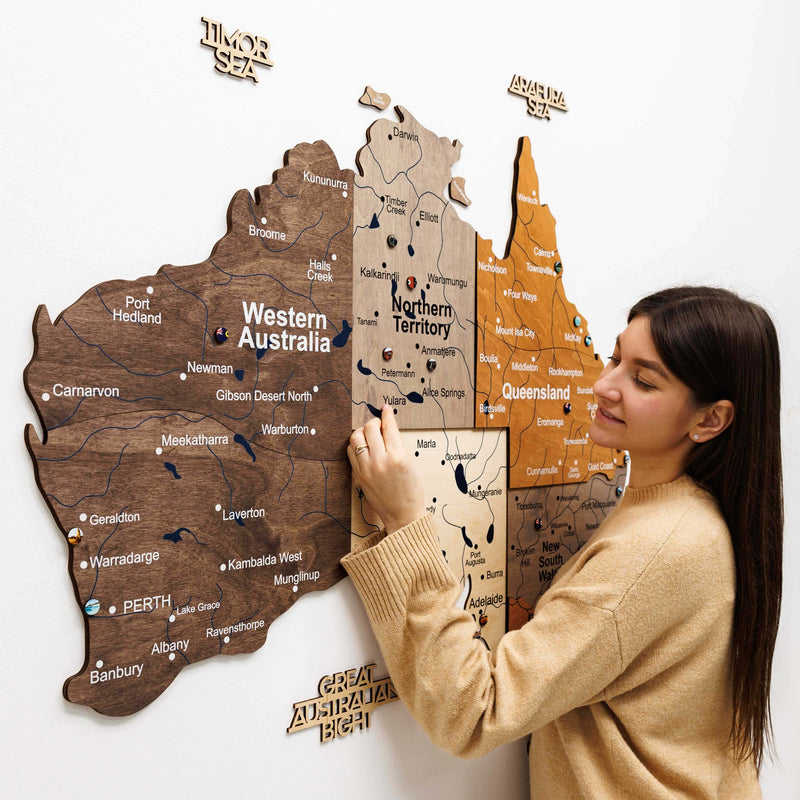 3D дерев'яна карта Європи різнокольорова 