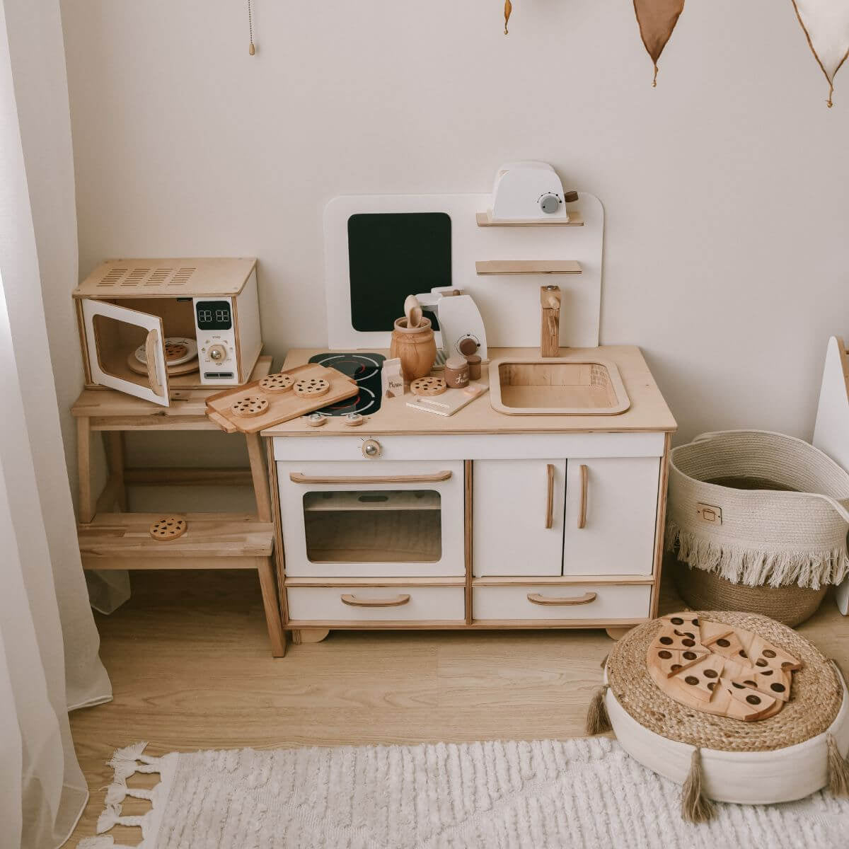 wooden pretend play microwave