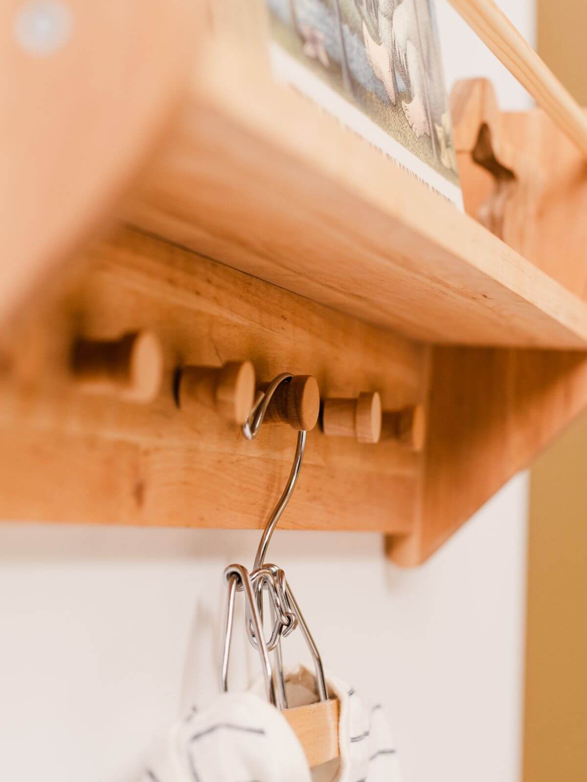 hook woody shelf 