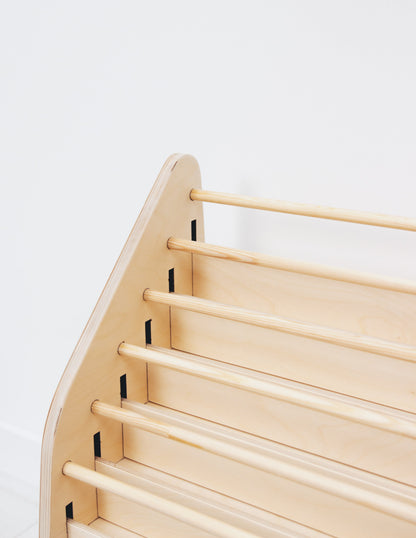 woody shelf for books 