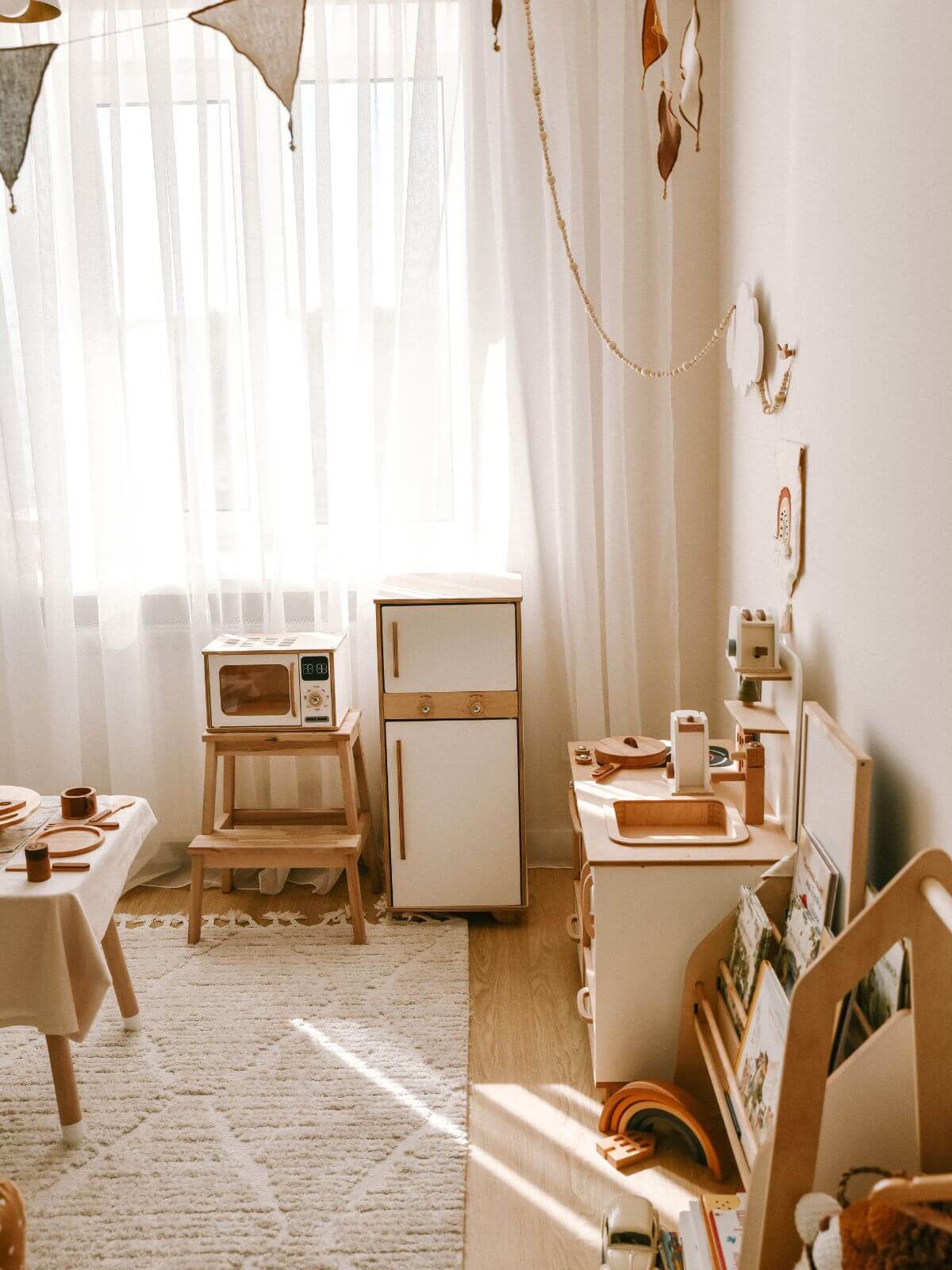 kids play fridge 