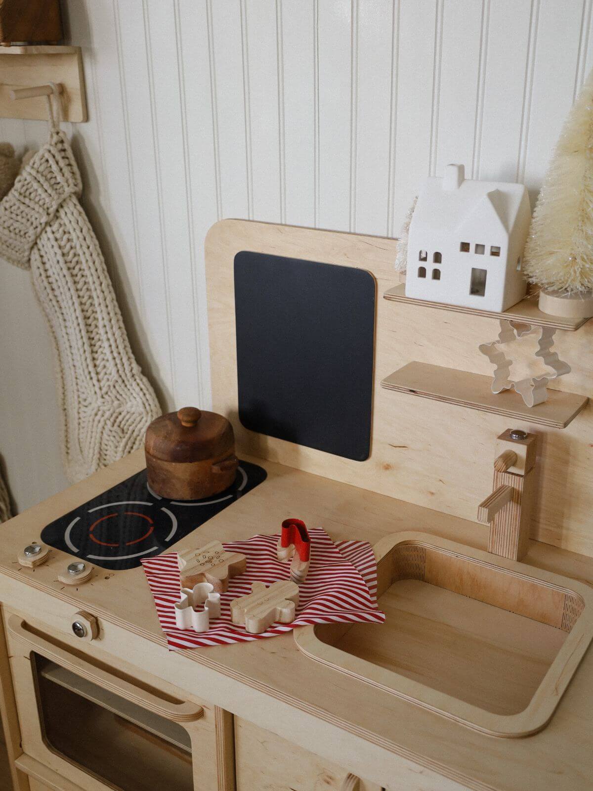 woody play kitchen 