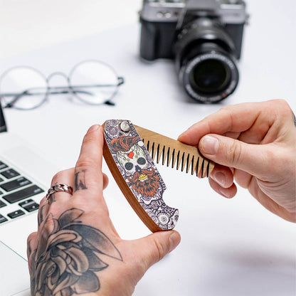 wooden combs with pattern 